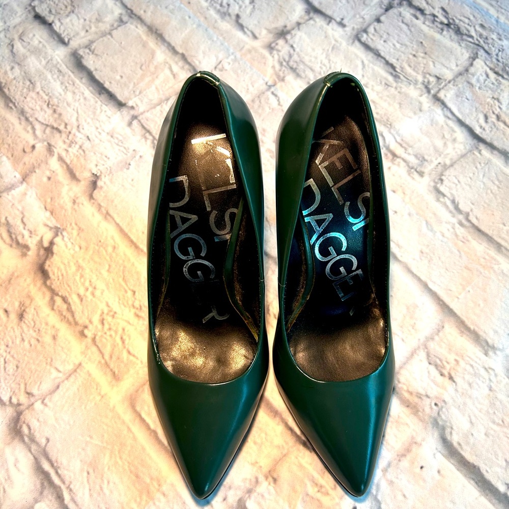Kelsi Dagger dark green Pump